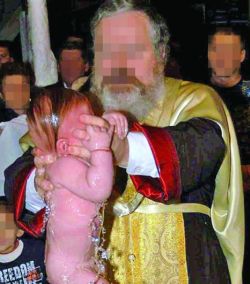 Un bebelus a murit in timpul botezului, in Republica Moldova