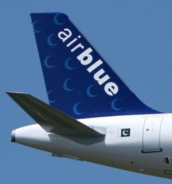 Un avion cu 152 persoane la bord s-a prabusit in Pakistan