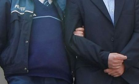 Un politist comunitar si fiica unui primar, suspectati de trafic de droguri