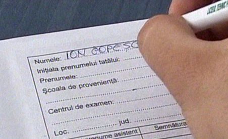 30 de elevi care sustineau BAC-ul s-au semnat cu Ion Popescu, nume folosit de profesor ca model