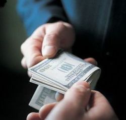 Un preot a vrut sa cumpere un post de profesor titular pentru preoteasa