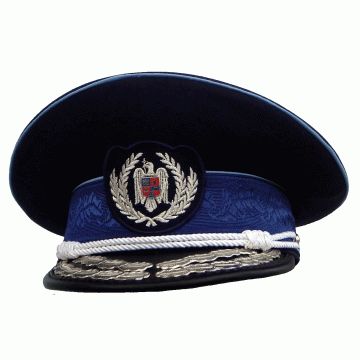 Politistii care si-au aruncat caschetele in timpul protestului risca 3 ani de puscarie