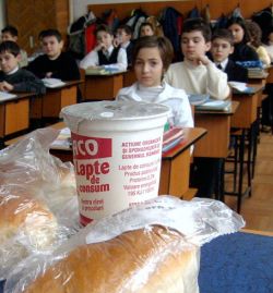 Programul cornul si laptele a bagat 15 elevi din Baia Mare in spital