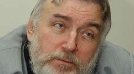 O grefiera de la Tribunalul Bucuresti pretinde ca e fiica poetului Paunescu