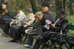 Comisia de munca a decis: Pensionarea femeilor la 60 de ani, barbatii - la 64 de ani
