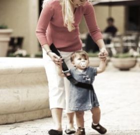 Indemnizatia pentru mame, acordata pentru 12 luni: minim 600 de lei, maxim 3.400 si 500 de lei prima de reintoarcere