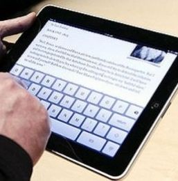 Basescu si Boc lucreaza pe iPad