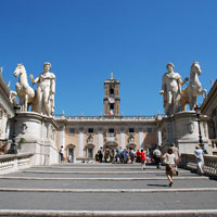 Primarul Romei se erijeaza in judecatorul romanilor