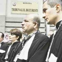 Milioane de euro, sporuri anticoruptie