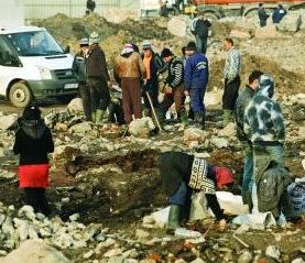 Uzina Timpuri Noi, sursa de venit pentru cautatorii de fier vechi