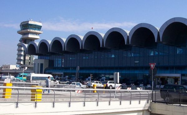 Aeroportul Otopeni angajeaza vanatori de ciori