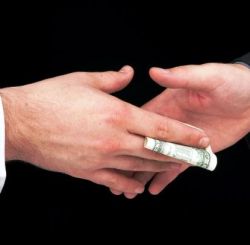 Politistii de la Vama Albita dadeau rest la spaga