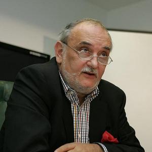 Dinu Patriciu lanseaza magazinele MAC.RO la vara