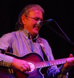 Ducu Bertzi a colaborat cu Securitatea