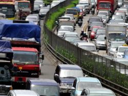 Ambuteiaj incredibil in Indonezia: 2000 de camioane blocate de 7 zile