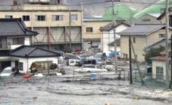 Un american a murit in timp ce incerca sa fotografieze tsunami-ul