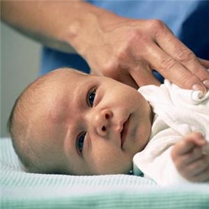 La fiecare 6 ore, un bebelus este abandonat in Romania