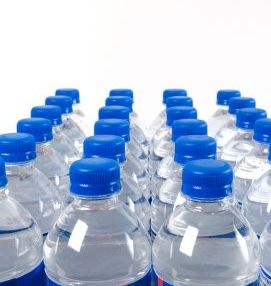 Romania trimite apa Japoniei de 50.000 lei. Transportul costa 383.000 lei