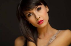 Fata de la meteo Alexandra Badoi va canta in deschiderea concertului Tiesto