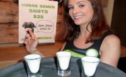 Shot-uri de sperma de cal intr-un bar din Noua Zeelanda