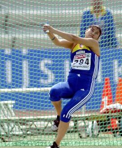 Bianca Perie a castigat medalia de aur la aruncarea ciocanului