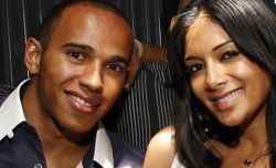 Lewis Hamilton a cerut-o de sotie pe Nicole Scherzinger
