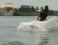 Cabral face wakeboarding pe lacul Snagov