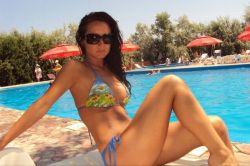 Mirela Motan este sexy-consiliera ministrului Ariton