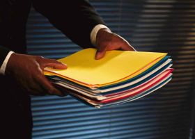 Peste 3.000 de contracte false de pensii private