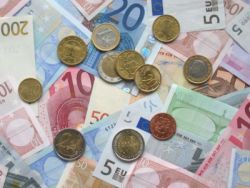 Leul a atins minimul ultimelor 10 luni in raport cu Euro