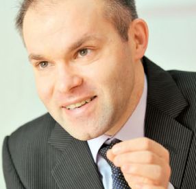 Funeriu nu a putut explica de ce fiica lui studiaza in strainatate