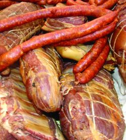 Aditivi ascunsi in produse traditionale. Vezi lista alimentelor mincinoase