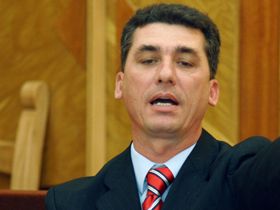 Sed Lex cere pentru bugetarii cu studii superioare salariul de 880 de lei retroactiv