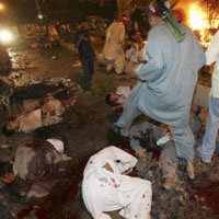 Revenirea lui Benzair Bhutto in Pakistan, insotita de atentate sangeroase