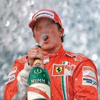 Titlul lui Kimi Raikkonen este in suspans