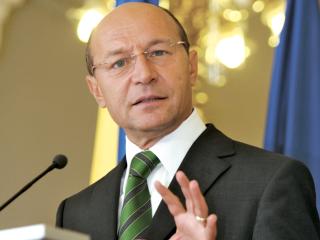 Traian Basescu face referendum pentru uninominal pana ii iese