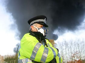 Nor gros de fum, posibil cauzat de o explozie puternica, in estul Londrei