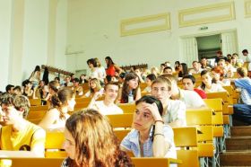 Declinul demografic loveste si universitatile, in 2008