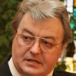 CV Tudor demisioneaza din Parlament