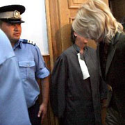 Procurori banuiti de fraudarea unui examen, audiati la DNA