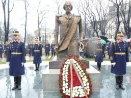 Balcescu intregeste axa statuilor Capitalei