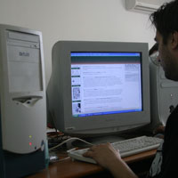 Aglomeratia si preturile ii trimit pe romani la shopping pe Internet