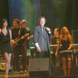 Firma care a organizat concertele lui Iglesias a tepuit si OPC-ul