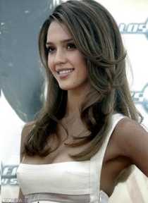 Jessica Alba s-a logodit cu Cash Warren