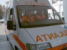 Trei morti si doi raniti grav dupa ce o ambulanta s-a ciocnit cu un alt vehicul, aproape de Beclean