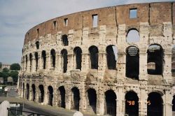 Romance ucise cu sange rece de un conational in Italia