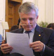 BNR cauta solutii pentru vindecarea economiei imbolnavite de Guvern