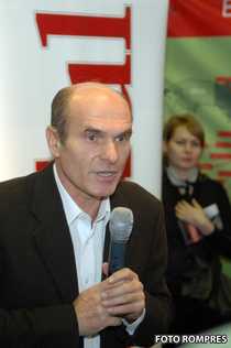 Cristian Tudor Popescu demisioneaza din functia de director al ziarului Gandul