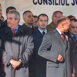 Basescu si Tariceanu, fluierati cu randul de Ziua Unirii