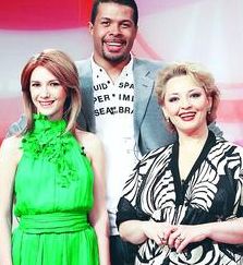 Mihaela Tatu si-a dat demisia de la Acasa TV. Adela Popescu se pregateste sa-i ia locul